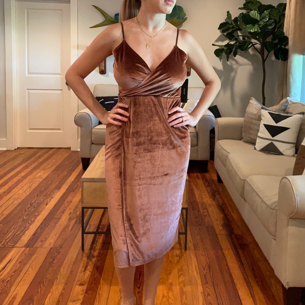 NWT Rusty rose body icon wrap dress